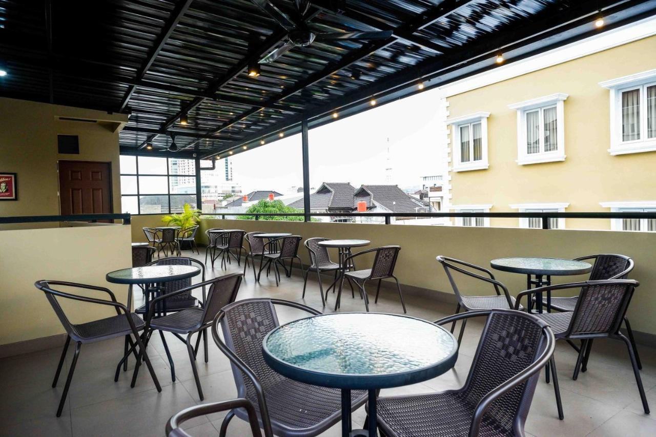 Sans Hotel Empress Simpang Lima Semarang Exterior photo