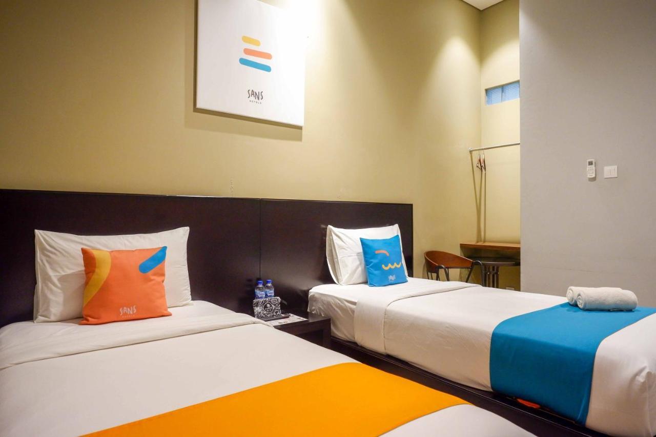 Sans Hotel Empress Simpang Lima Semarang Exterior photo